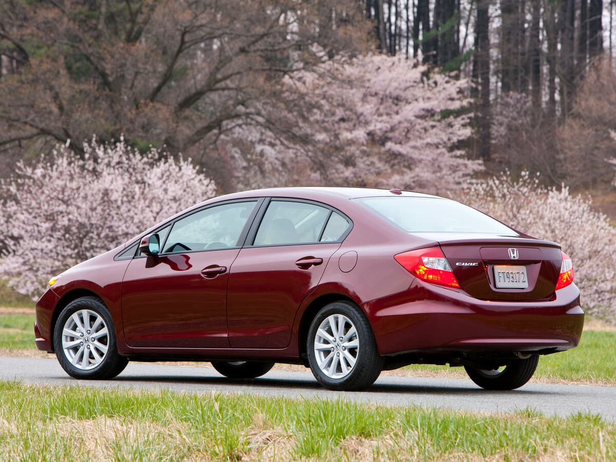Honda Civic IX — 3/4 arxadan