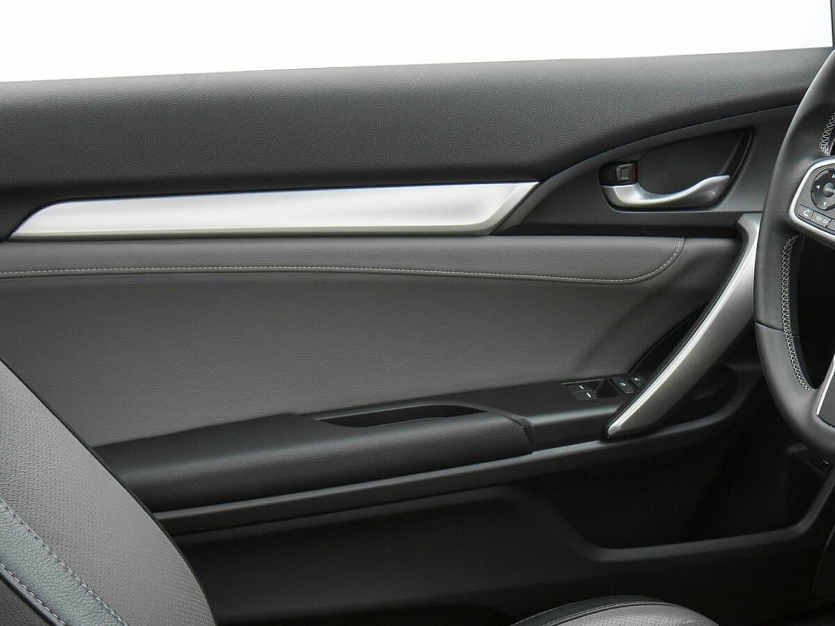 Honda Civic X — Qapı