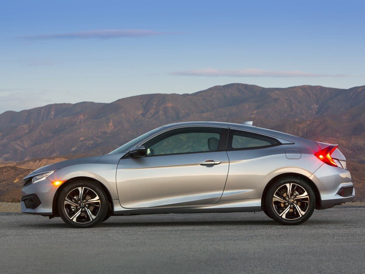 Honda Civic X — Yandan