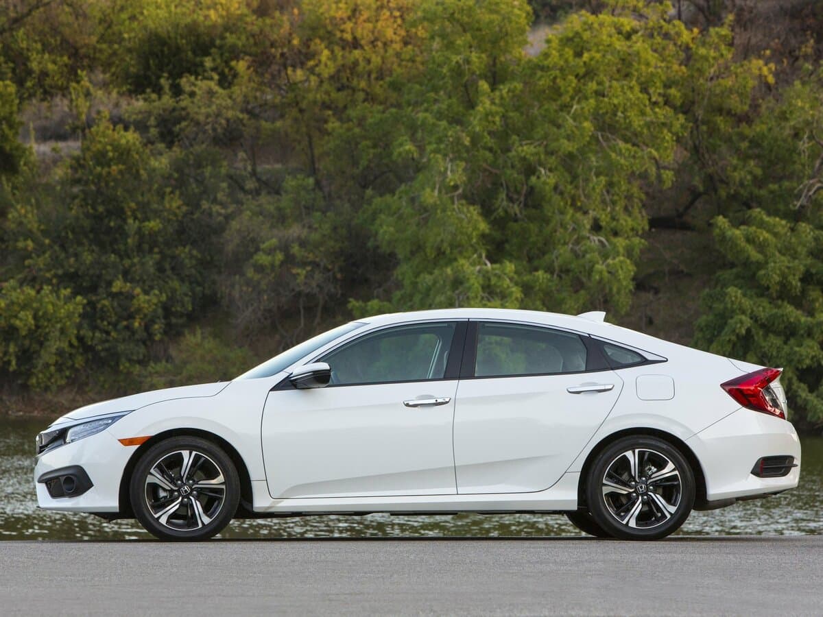 Honda Civic X — Yandan