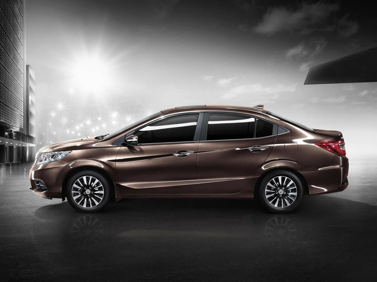 Honda Crider I — Yandan