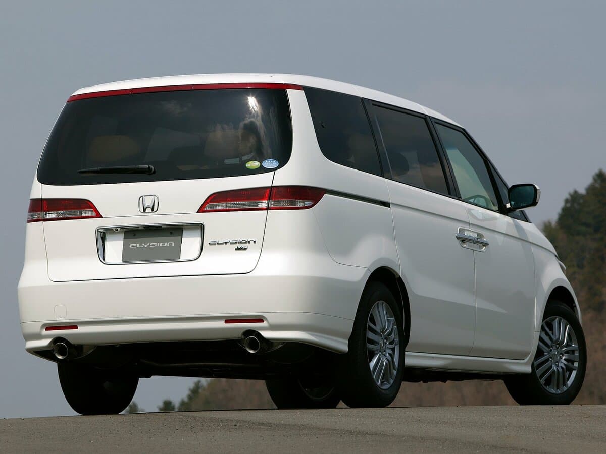Honda Elysion I — 3/4 arxadan