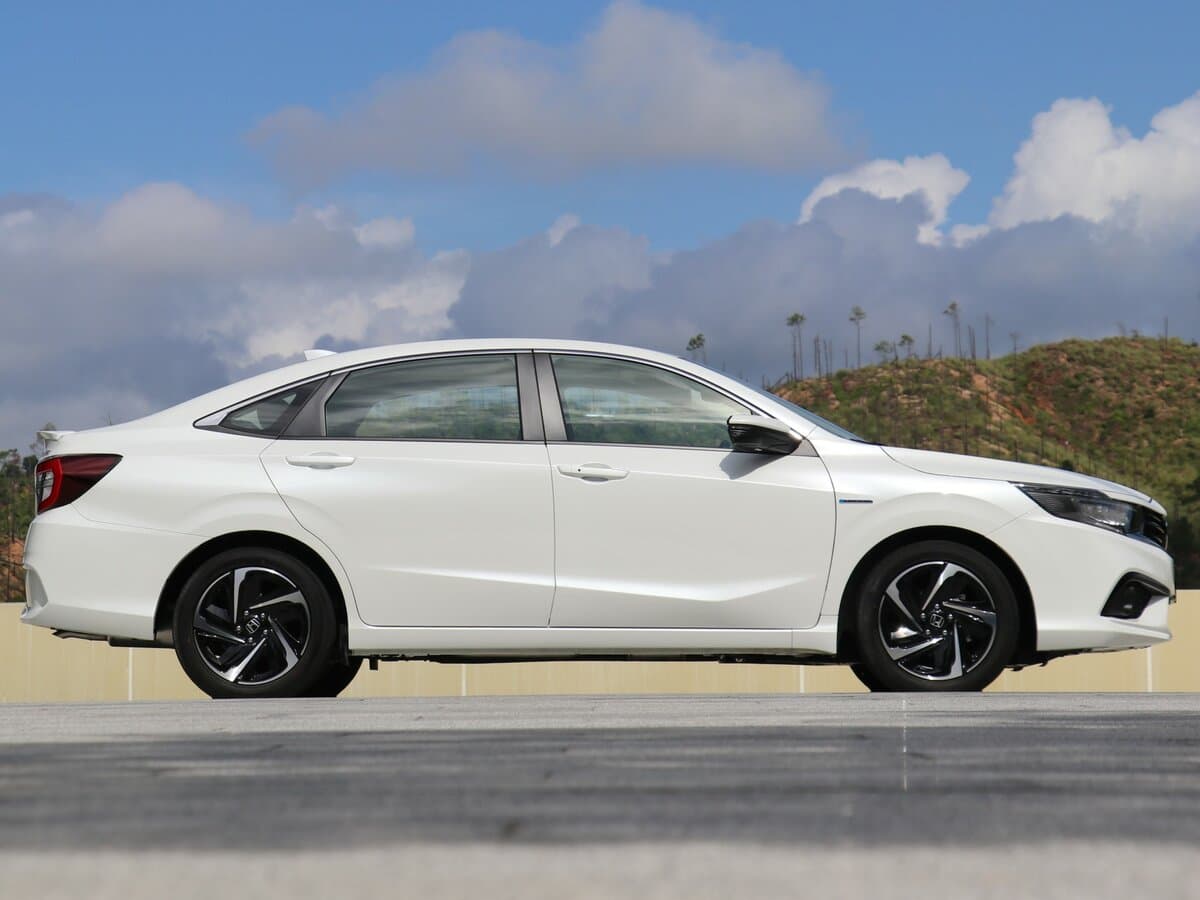 Honda Envix I — Yandan