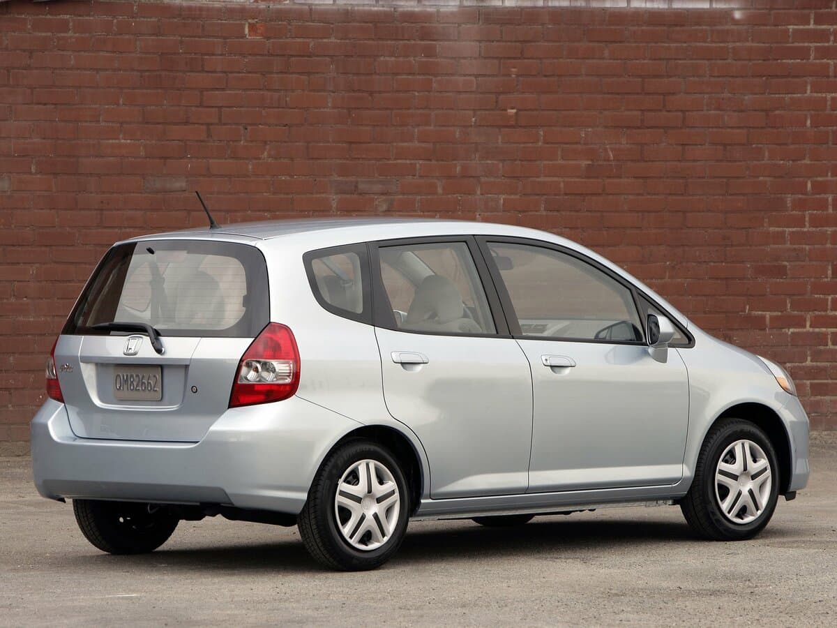 Honda Fit I — 3/4 arxadan