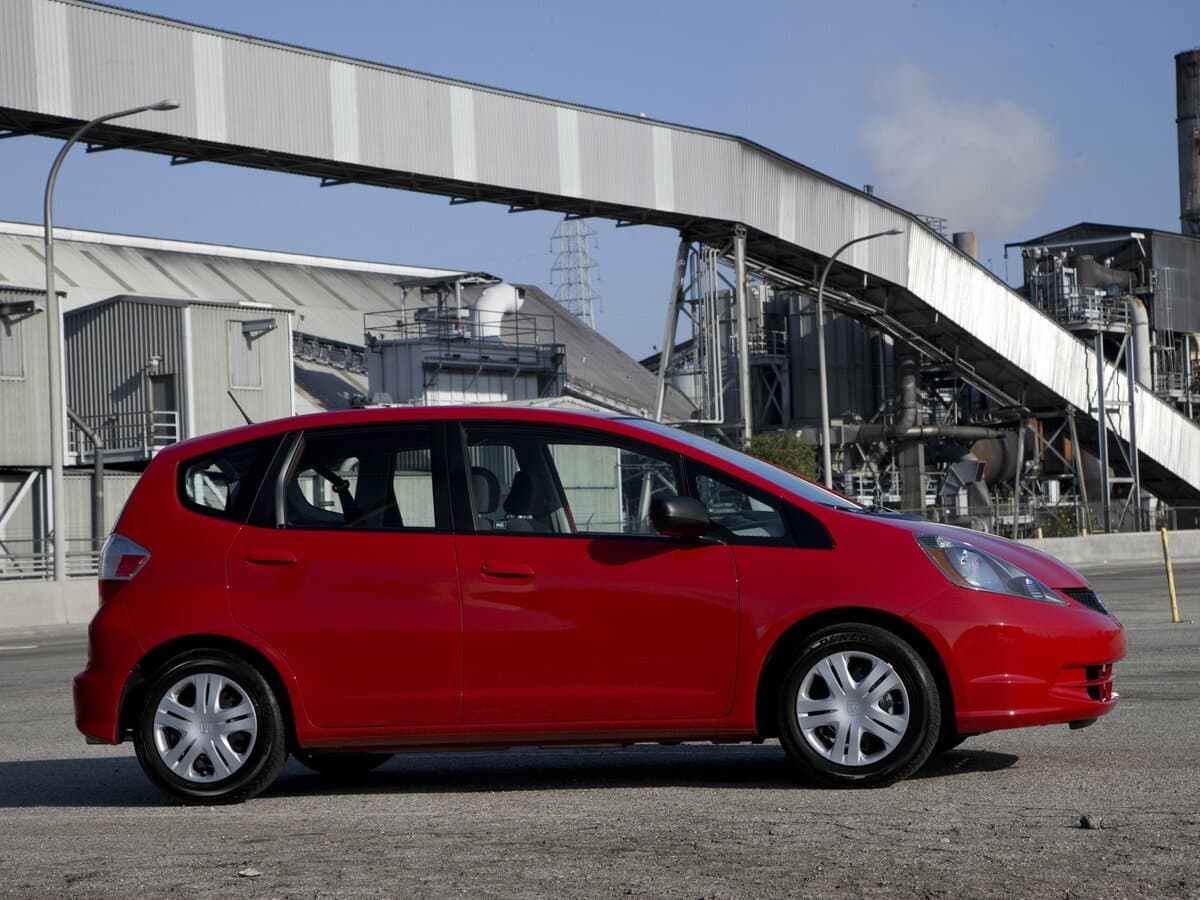 Honda Fit II — Yandan
