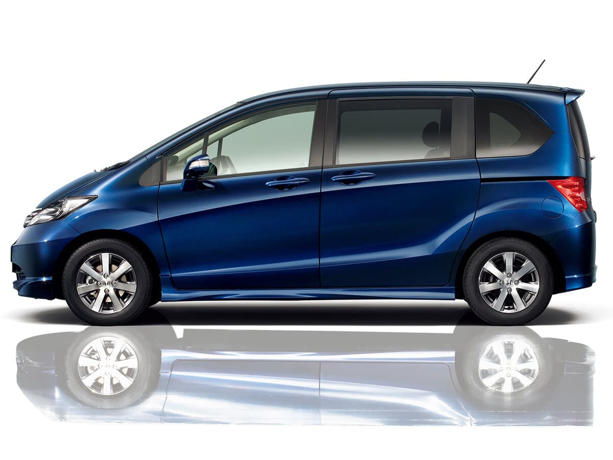 Honda Freed I — Yandan