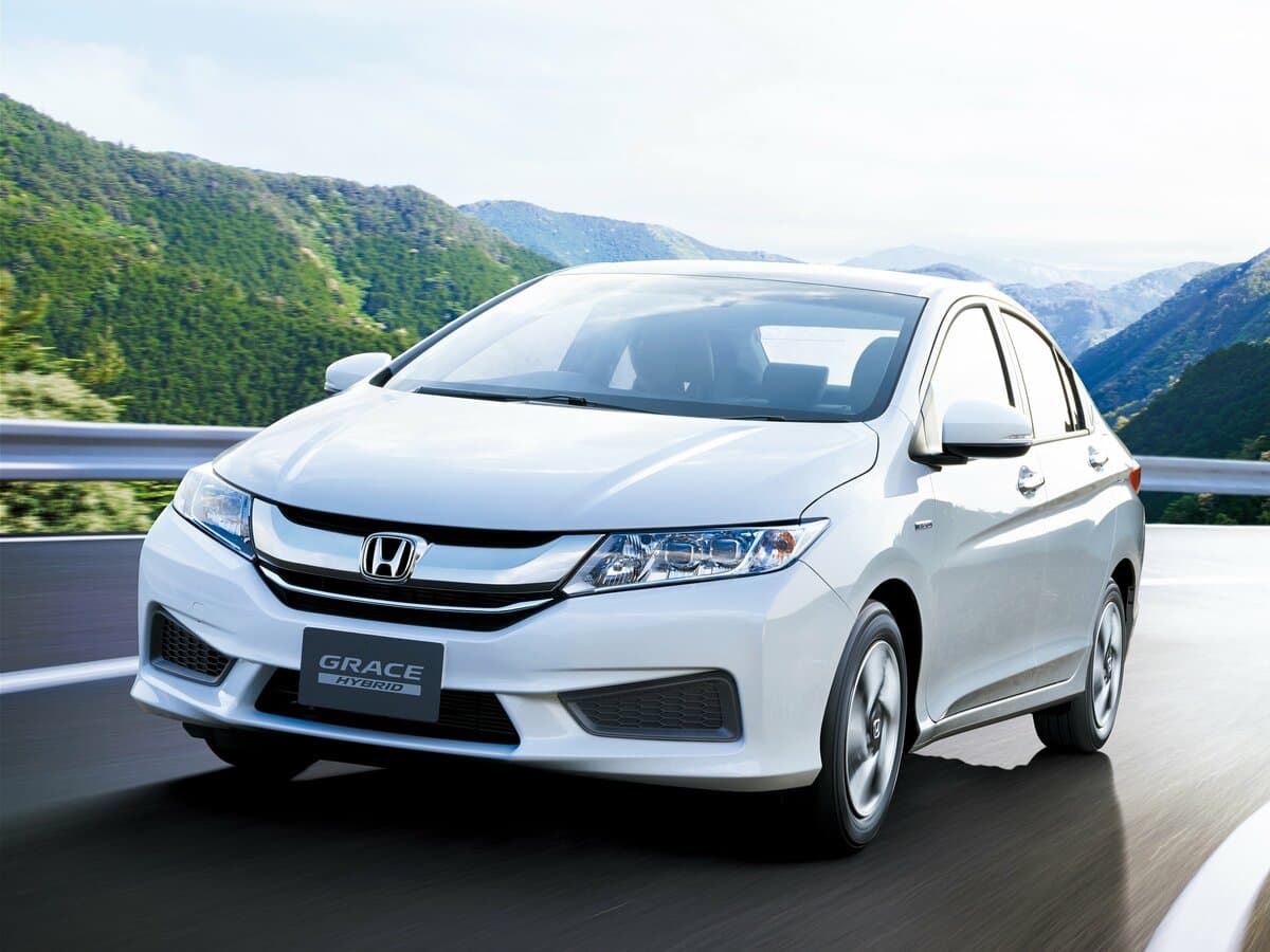 Honda Grace I — Öndən