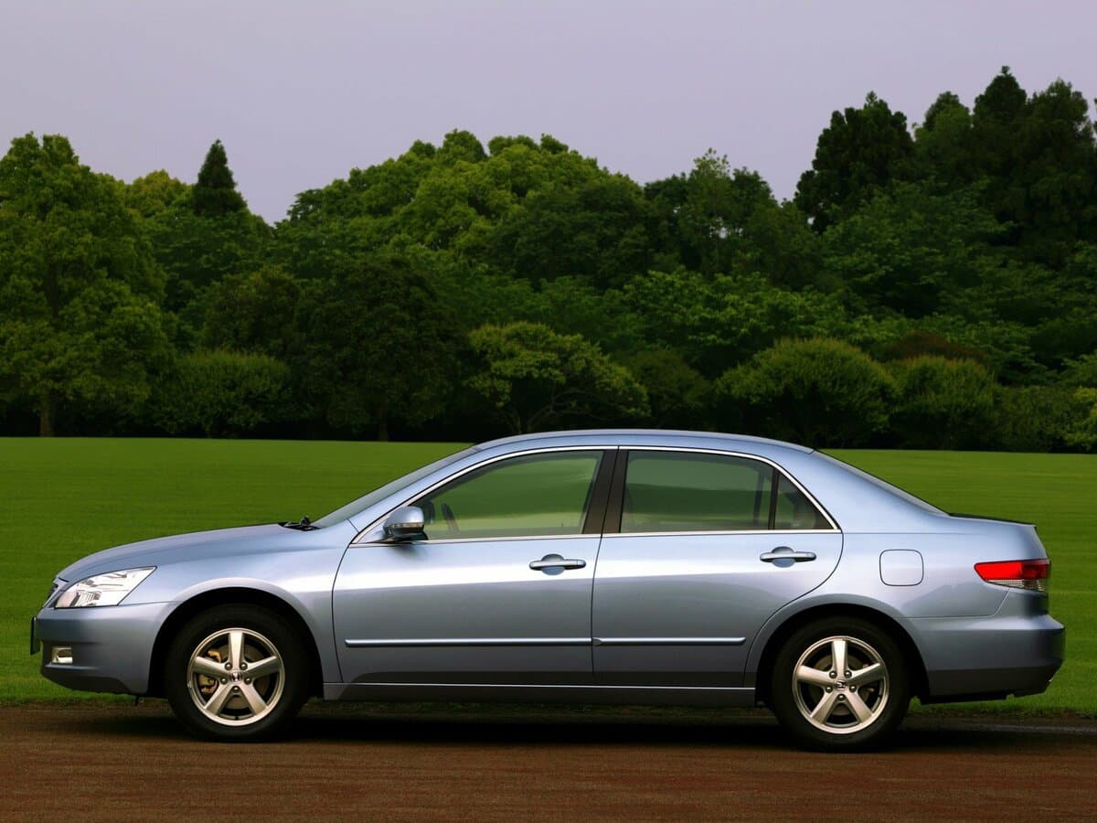 Honda Inspire IV — Yandan