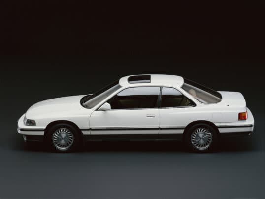 Honda Legend I — Yandan