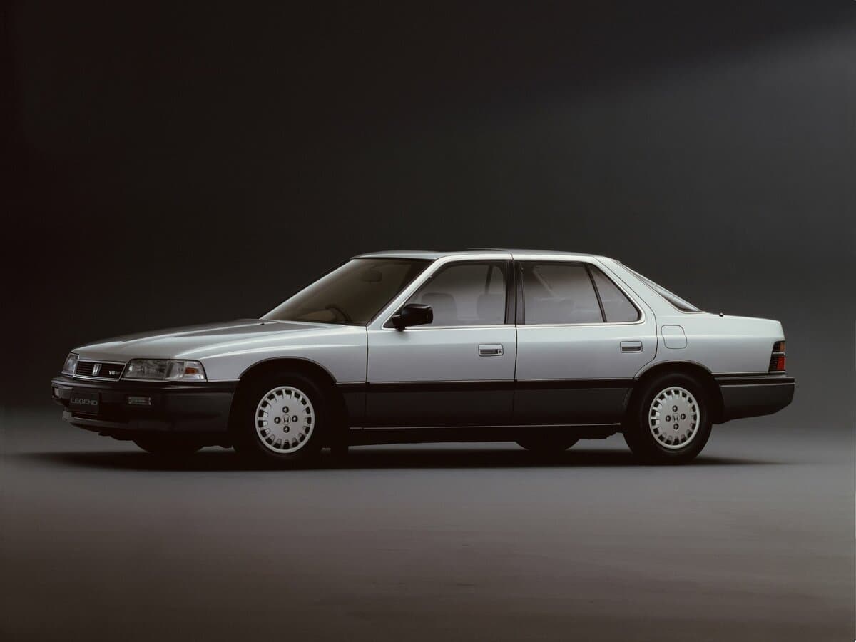 Honda Legend I — Yandan