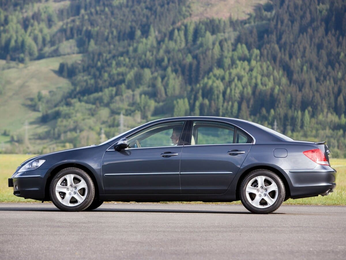 Honda Legend IV — Yandan
