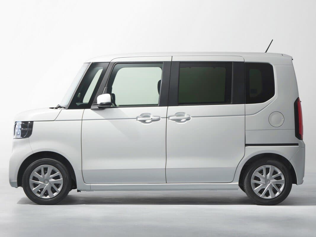 Honda N-BOX III — Yandan