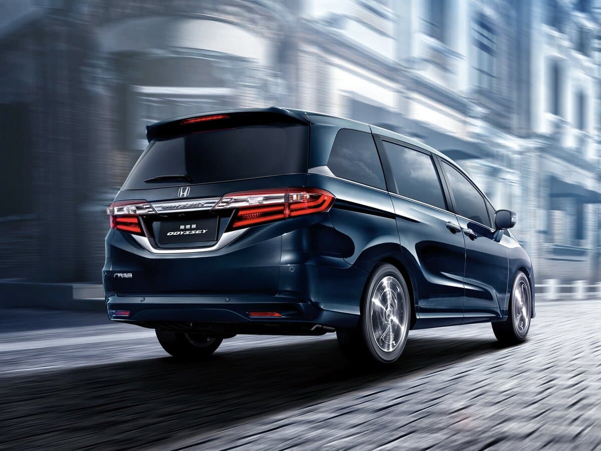 Honda Odyssey V — 3/4 arxadan