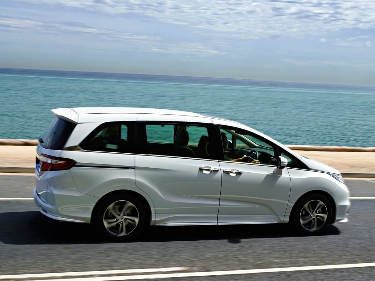 Honda Odyssey V — Yandan