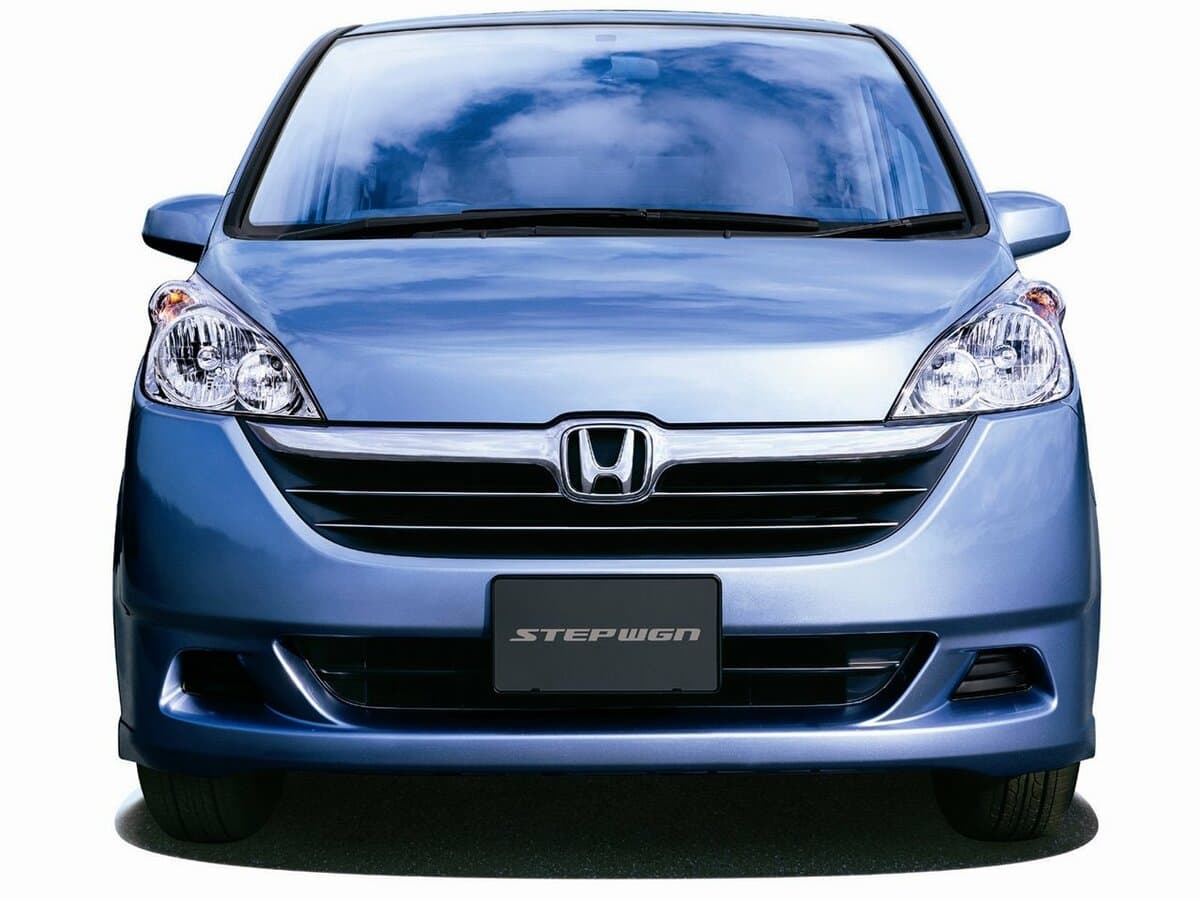Honda Stepwgn III — Öndən