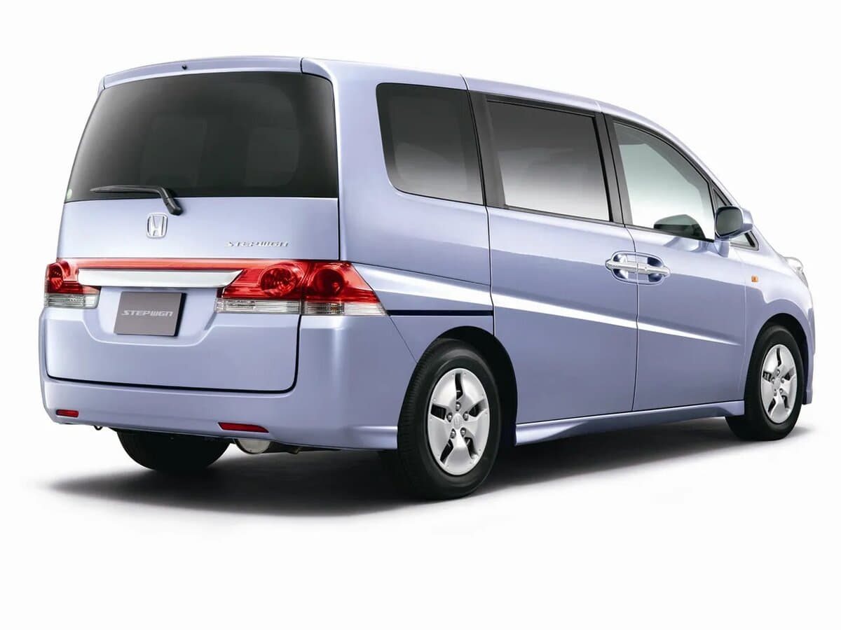 Honda Stepwgn III — 3/4 arxadan