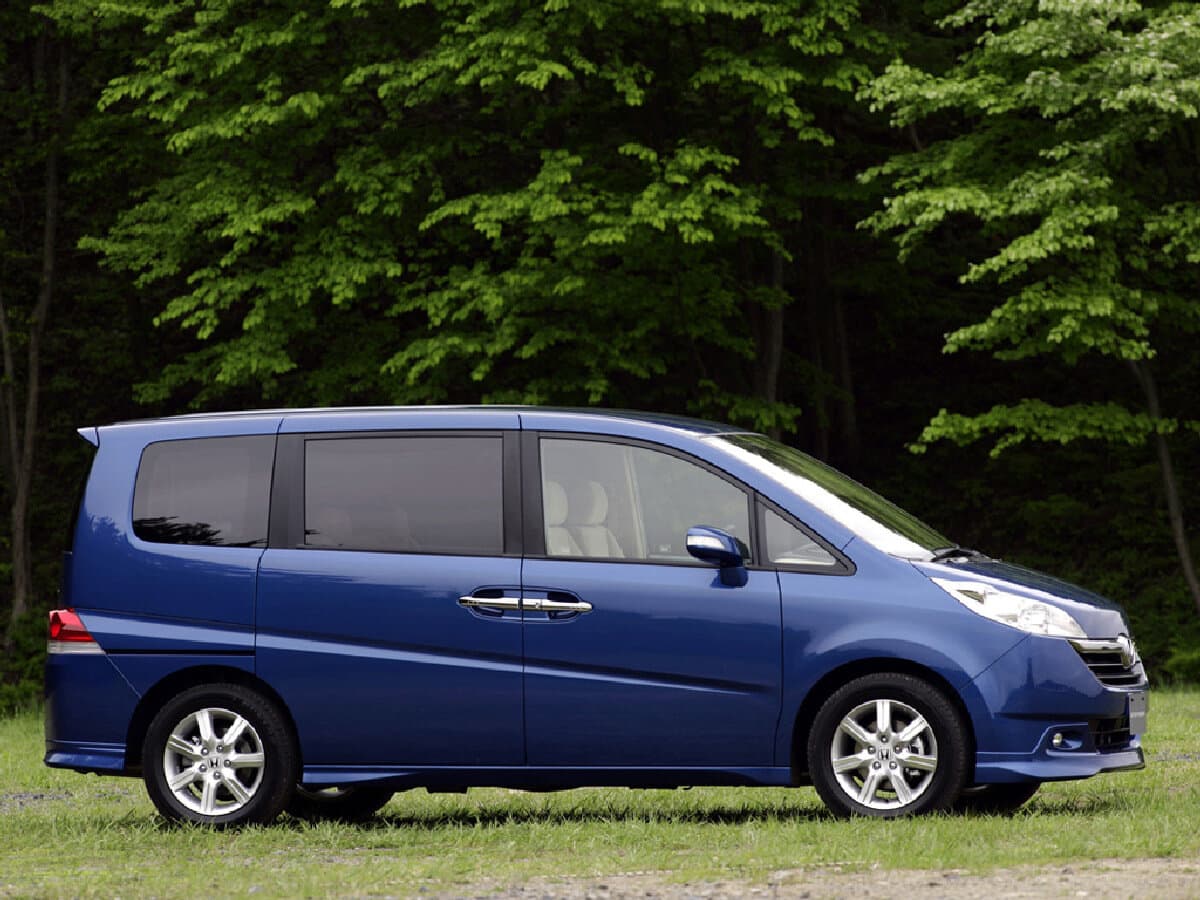 Honda Stepwgn III — Yandan