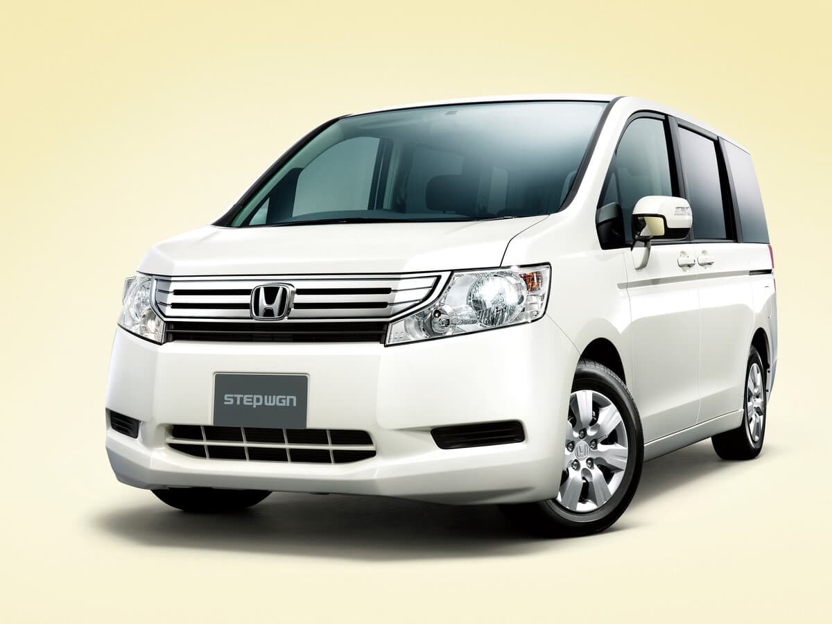 Honda Stepwgn IV — Öndən