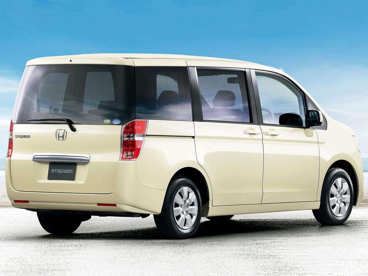 Honda Stepwgn IV — 3/4 arxadan