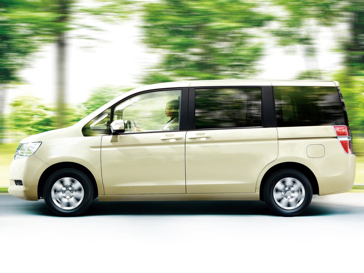 Honda Stepwgn IV — Yandan