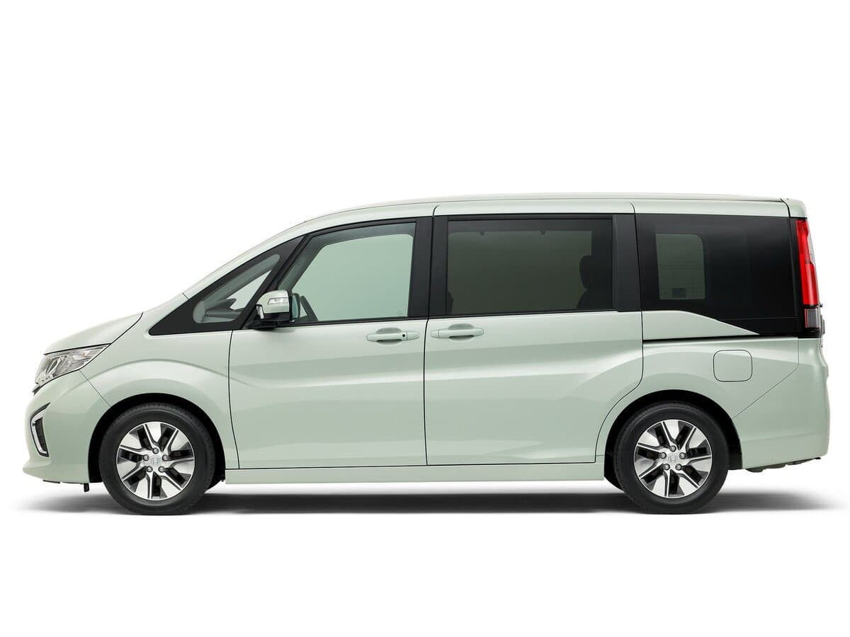 Honda Stepwgn V — Yandan