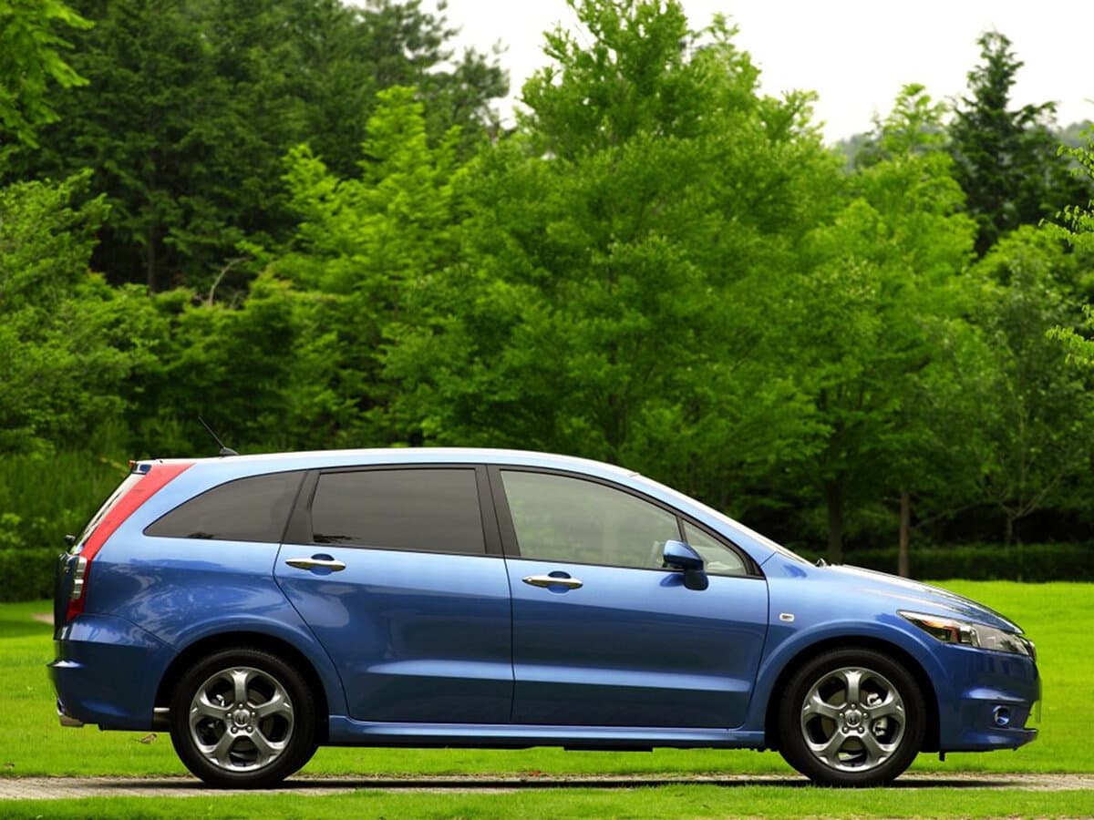 Honda Stream II — Yandan