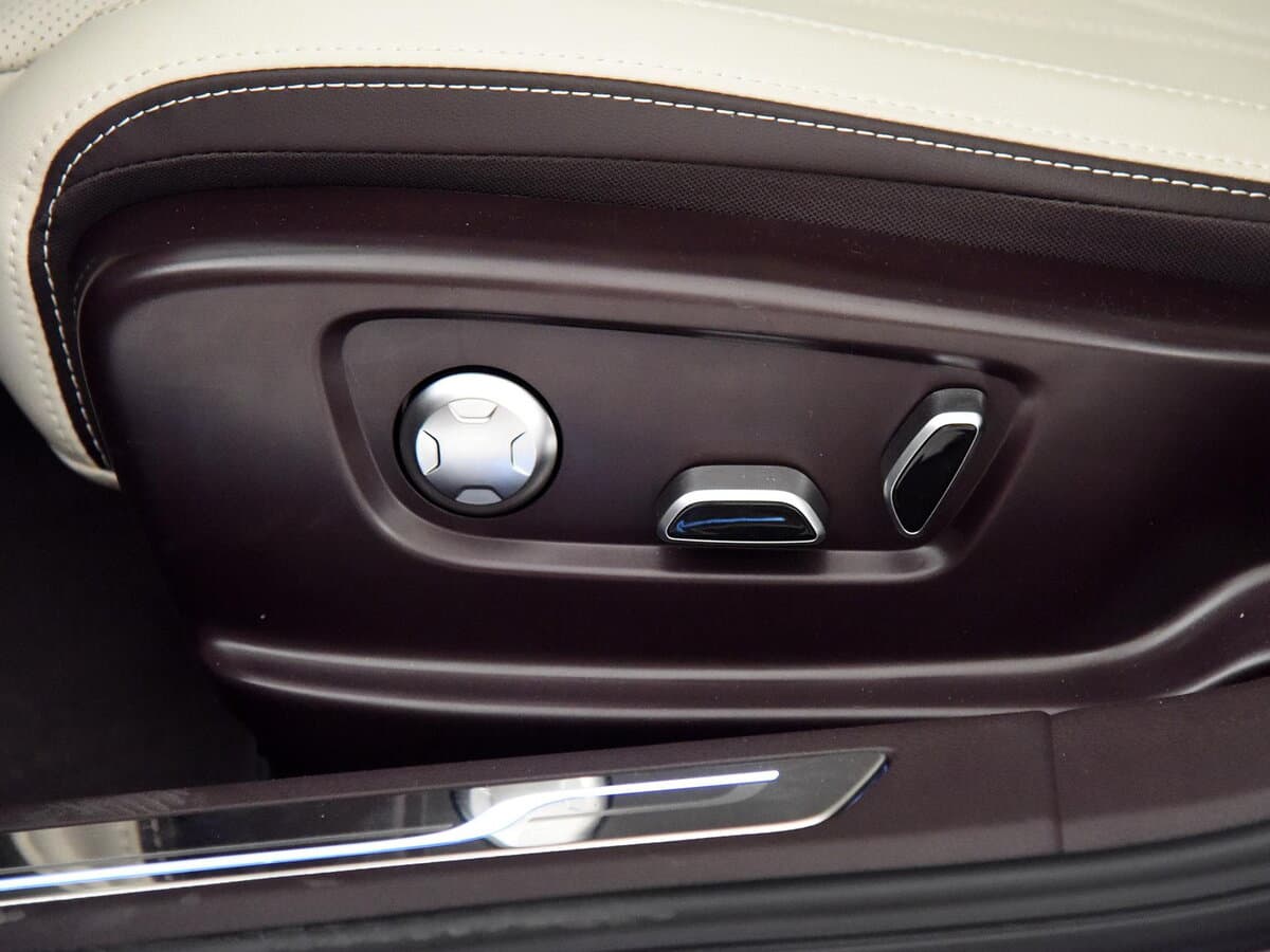 Hongqi H5 II — Salon, arxadan