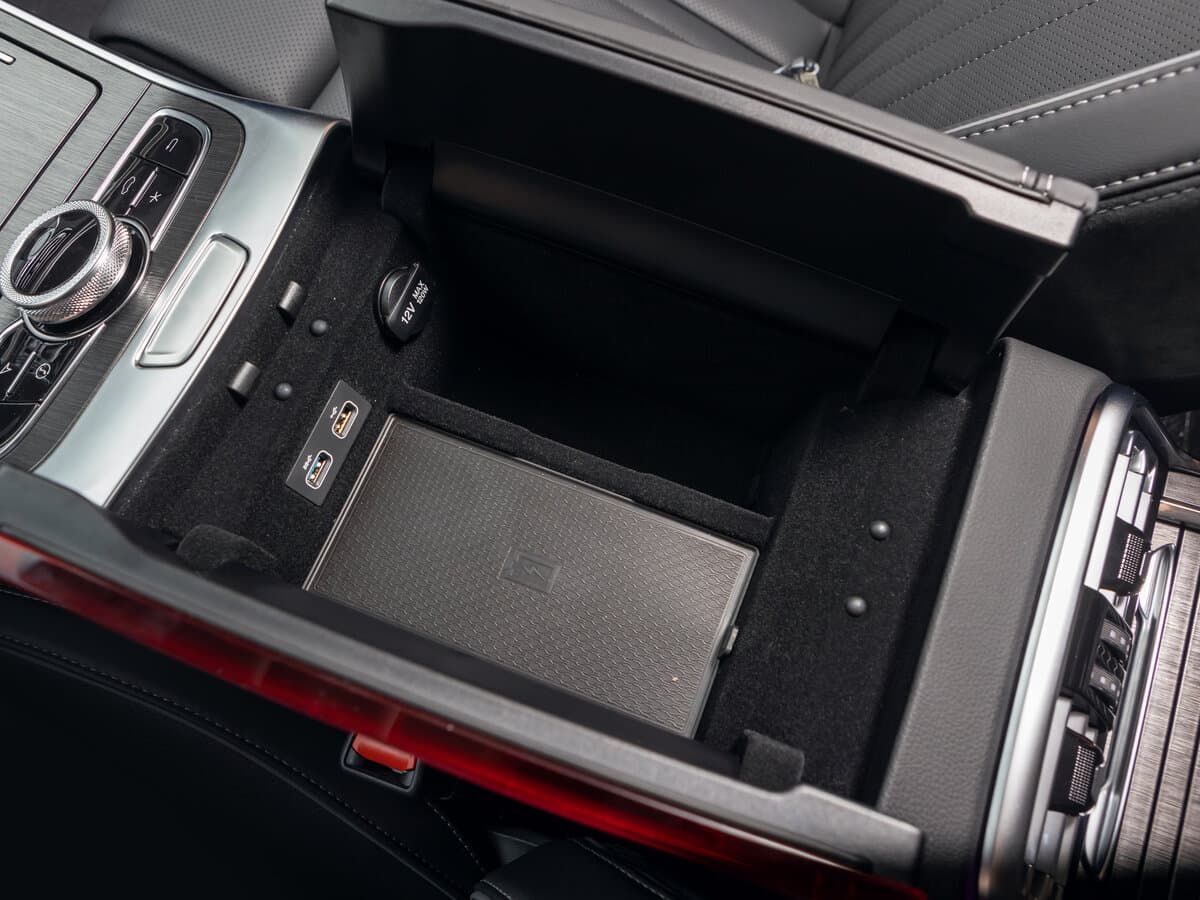 Hongqi H9 I — Salon, öndən