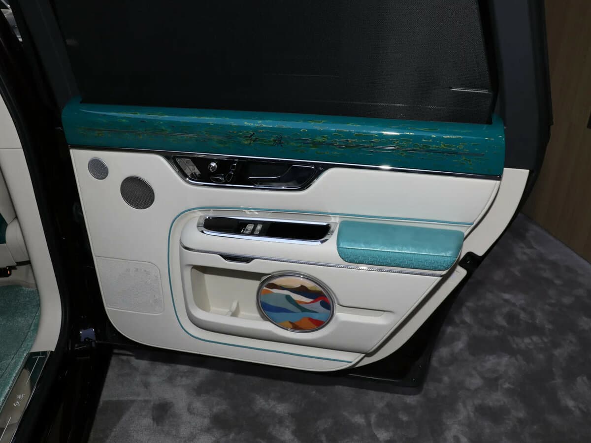 Hongqi L5 II — Qapı