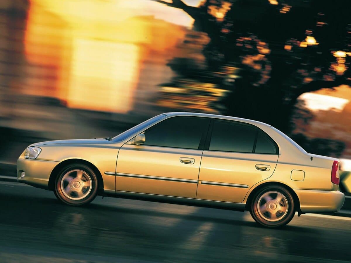 Hyundai Accent II — Yandan