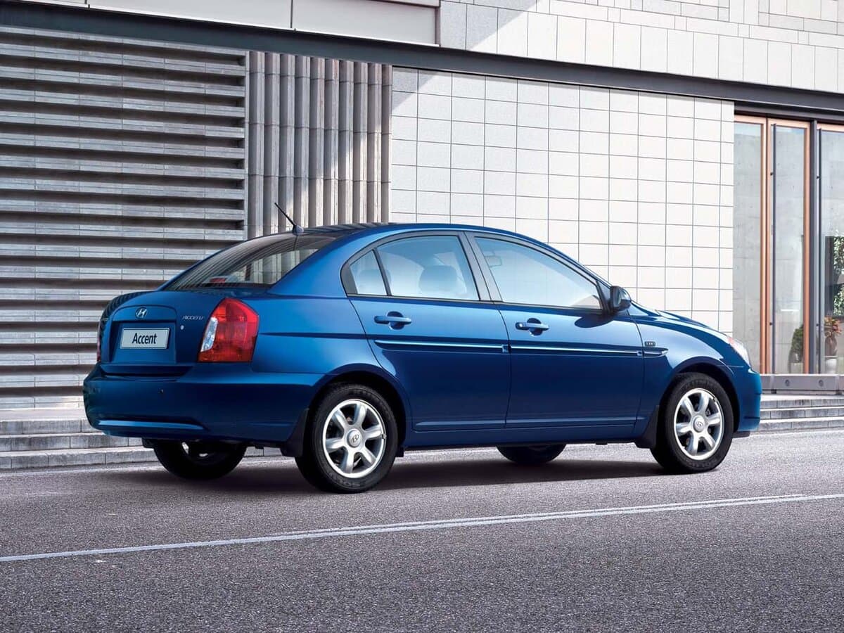 Hyundai Accent III — 3/4 arxadan