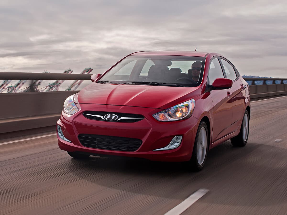 Hyundai Accent IV — Öndən