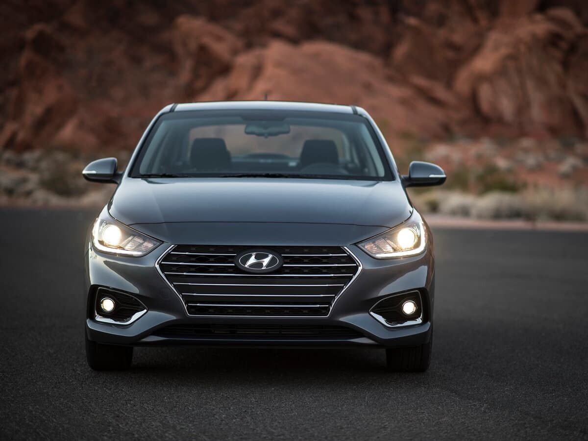 Hyundai Accent V — Öndən