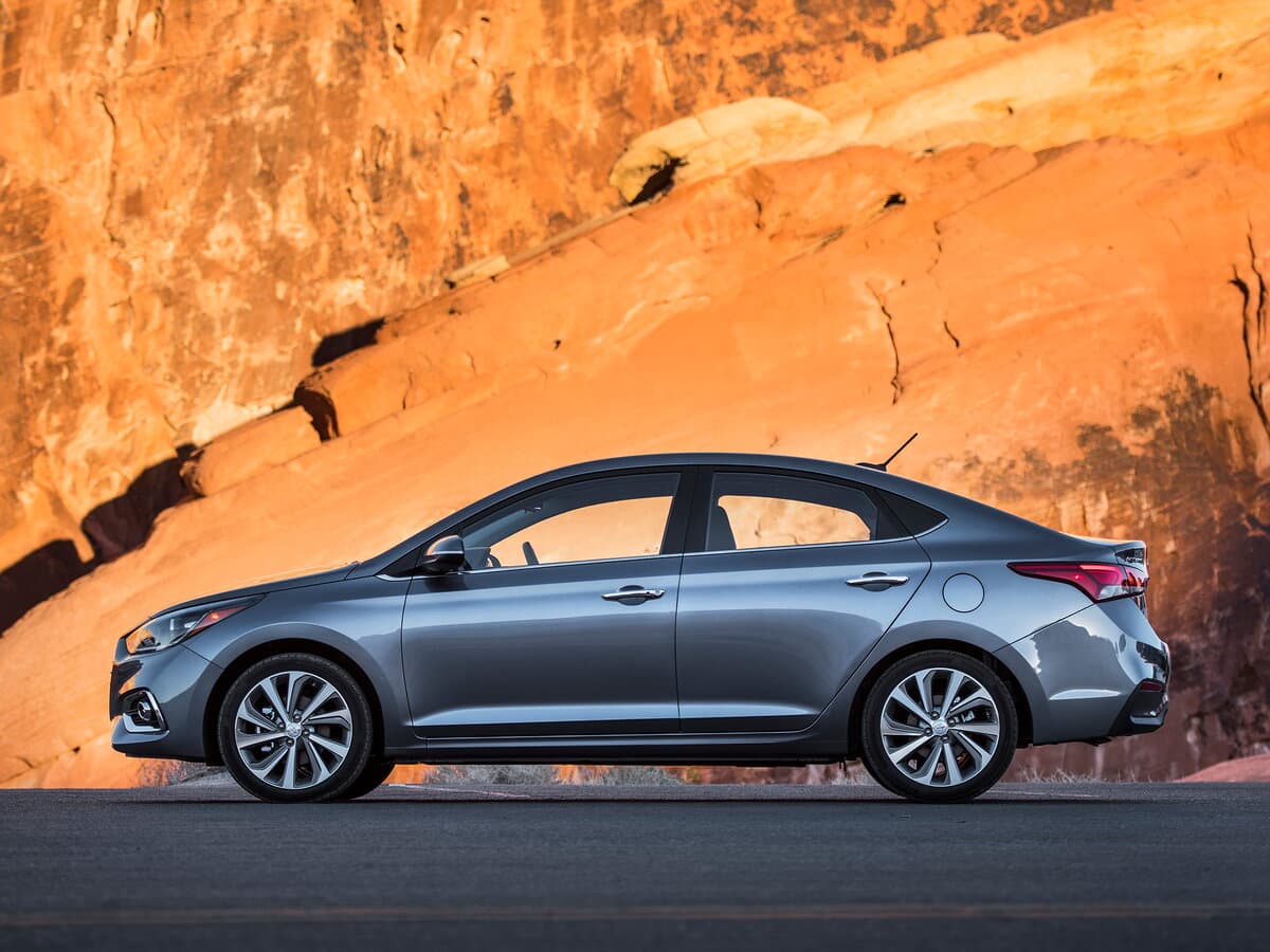 Hyundai Accent V — Yandan