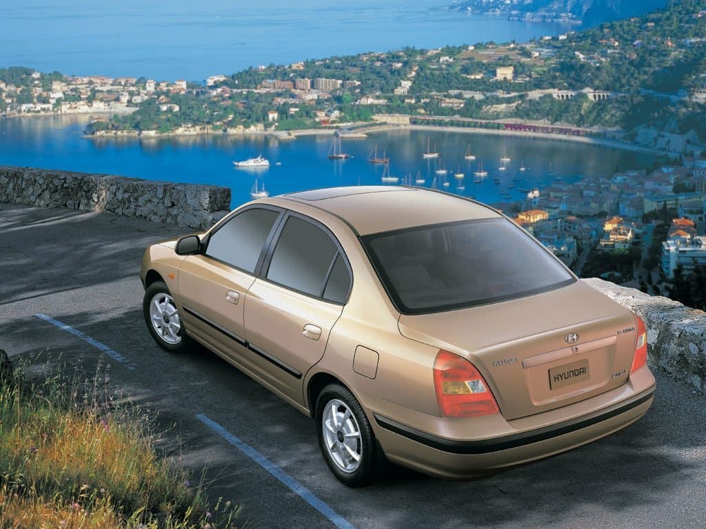 Hyundai Avante III — 3/4 arxadan