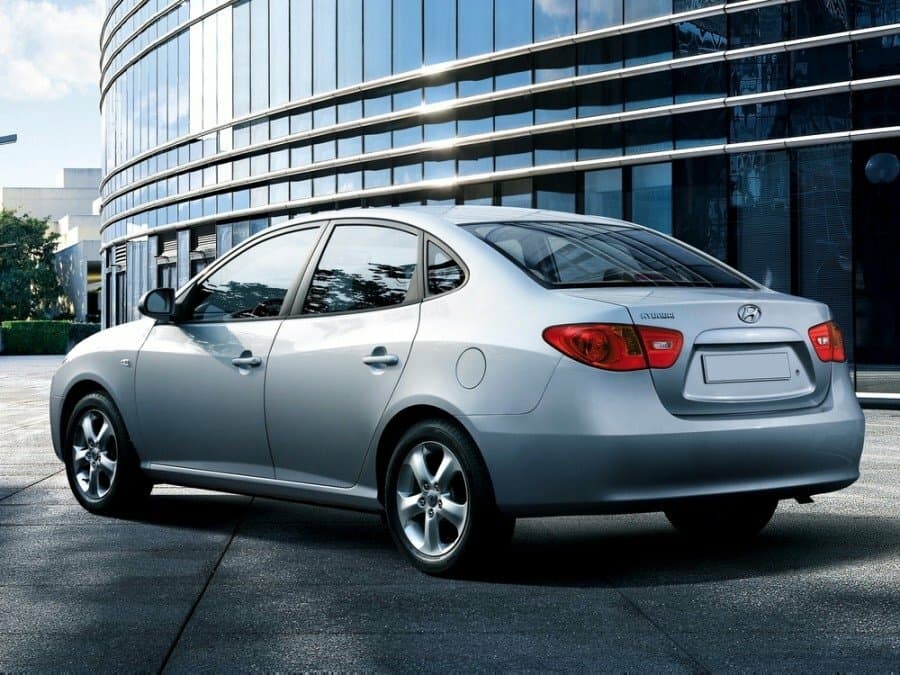 Hyundai Avante IV — 3/4 arxadan