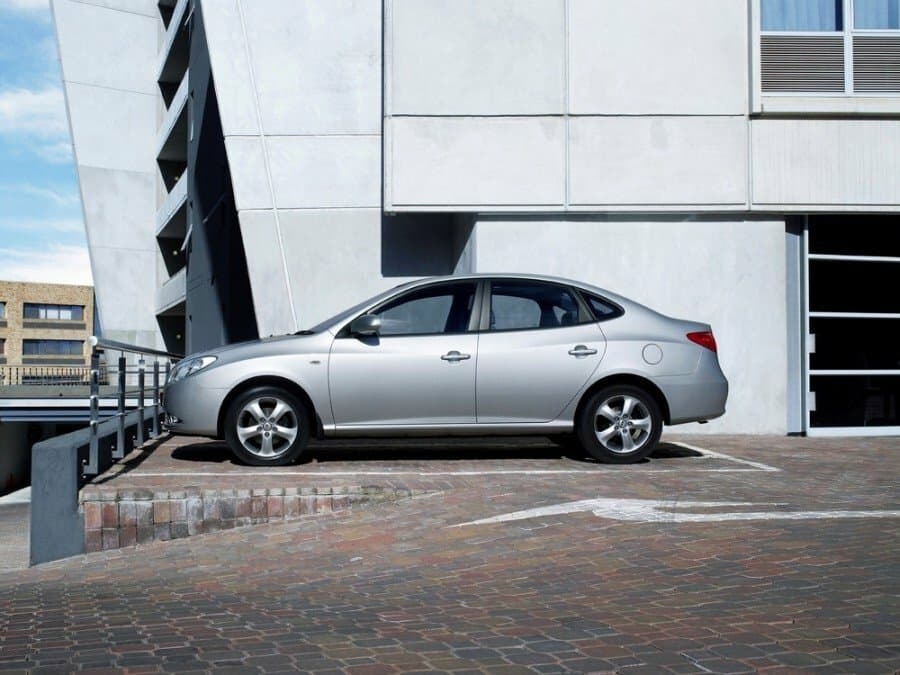 Hyundai Avante IV — Yandan
