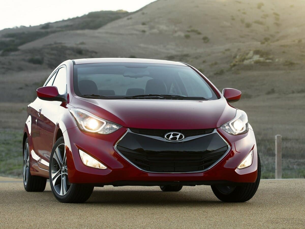 Hyundai Avante V — Öndən