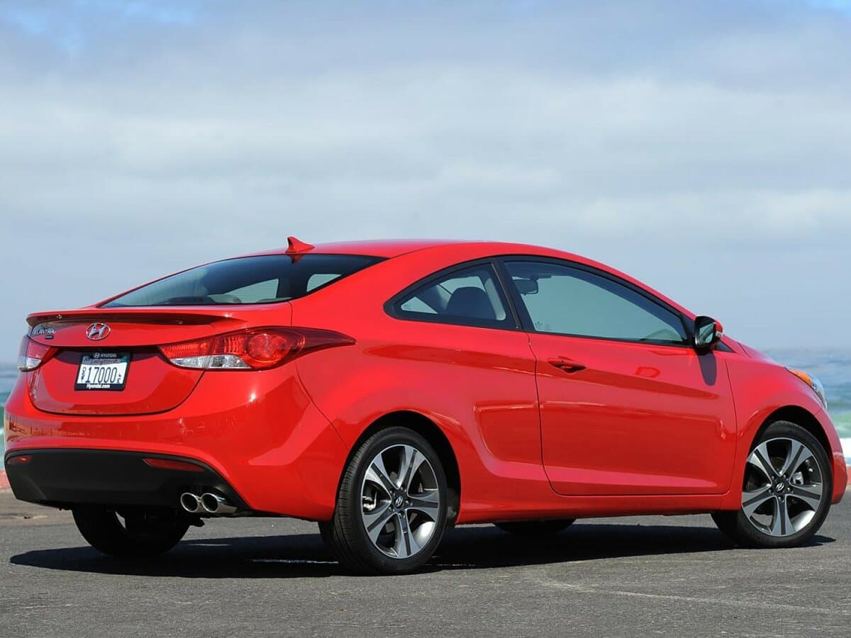 Hyundai Avante V — 3/4 arxadan