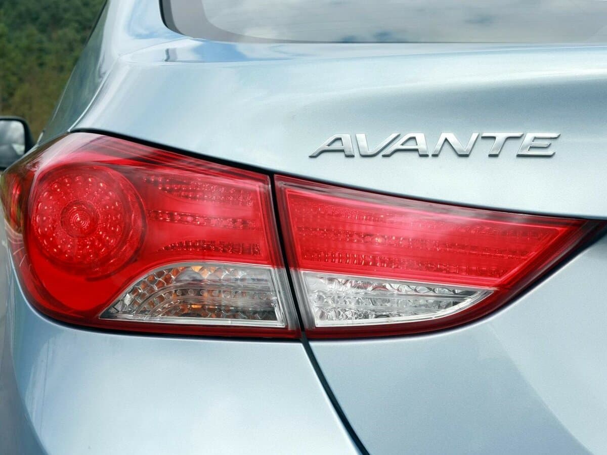 Hyundai Avante V — Detal