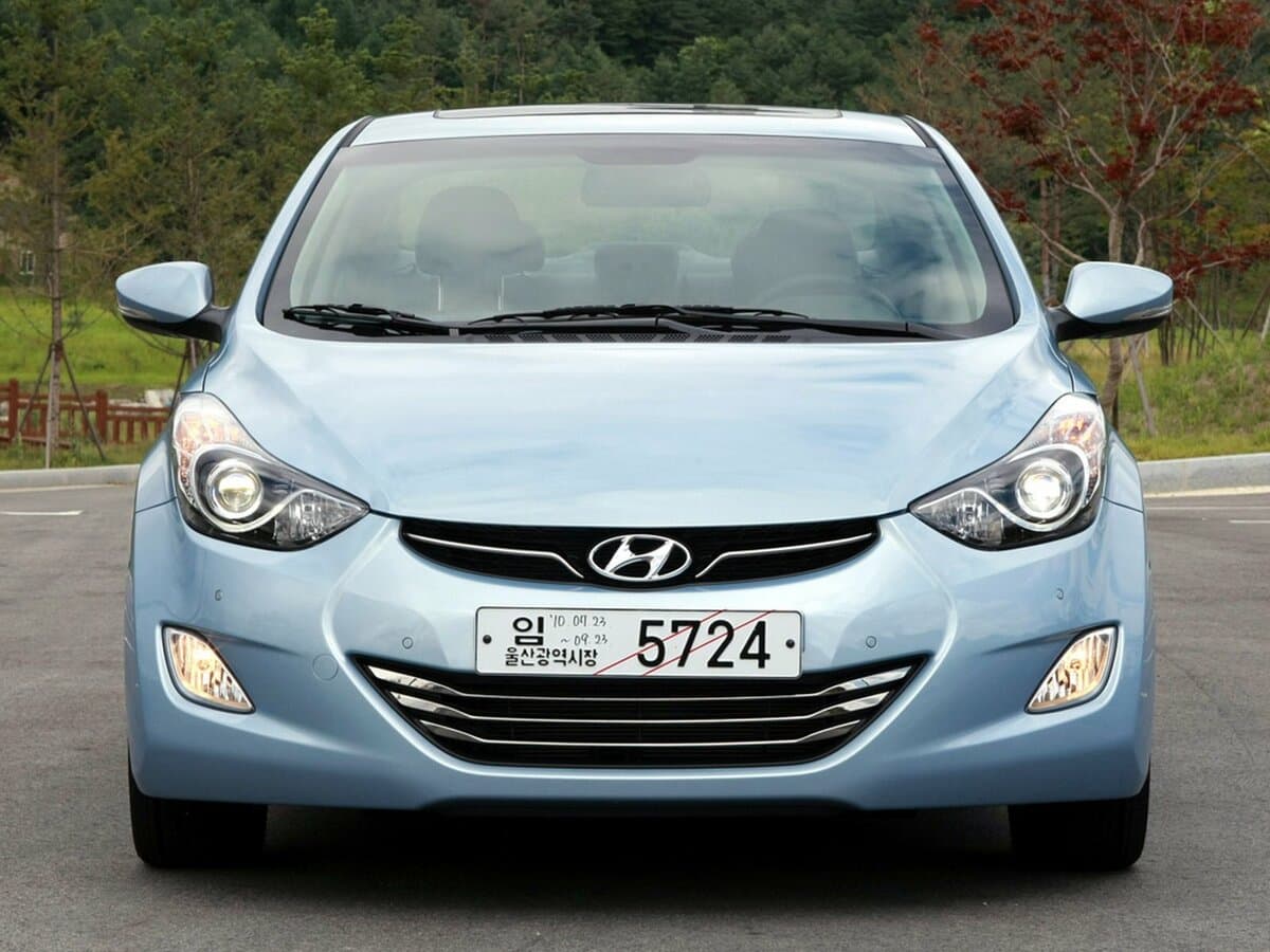 Hyundai Avante V — Öndən