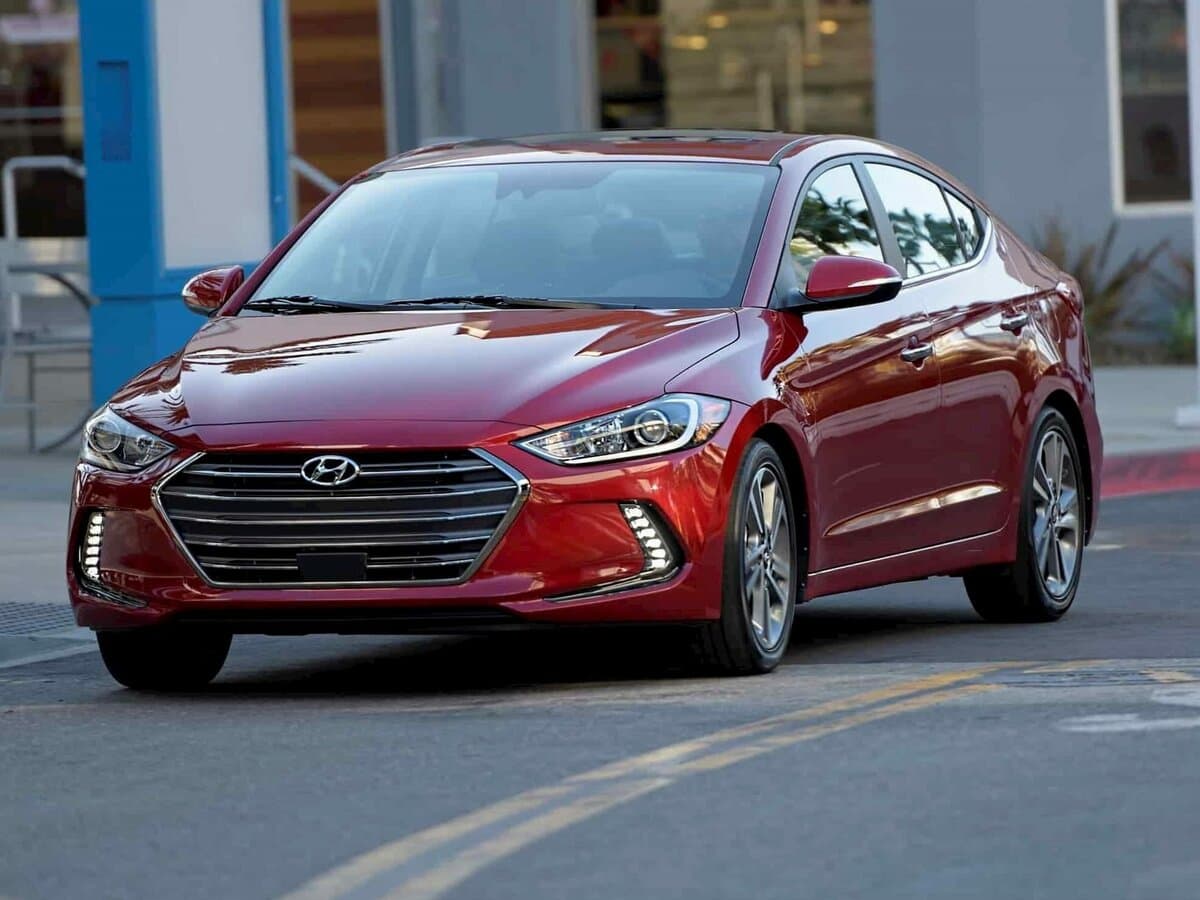 Hyundai Avante VI — Öndən