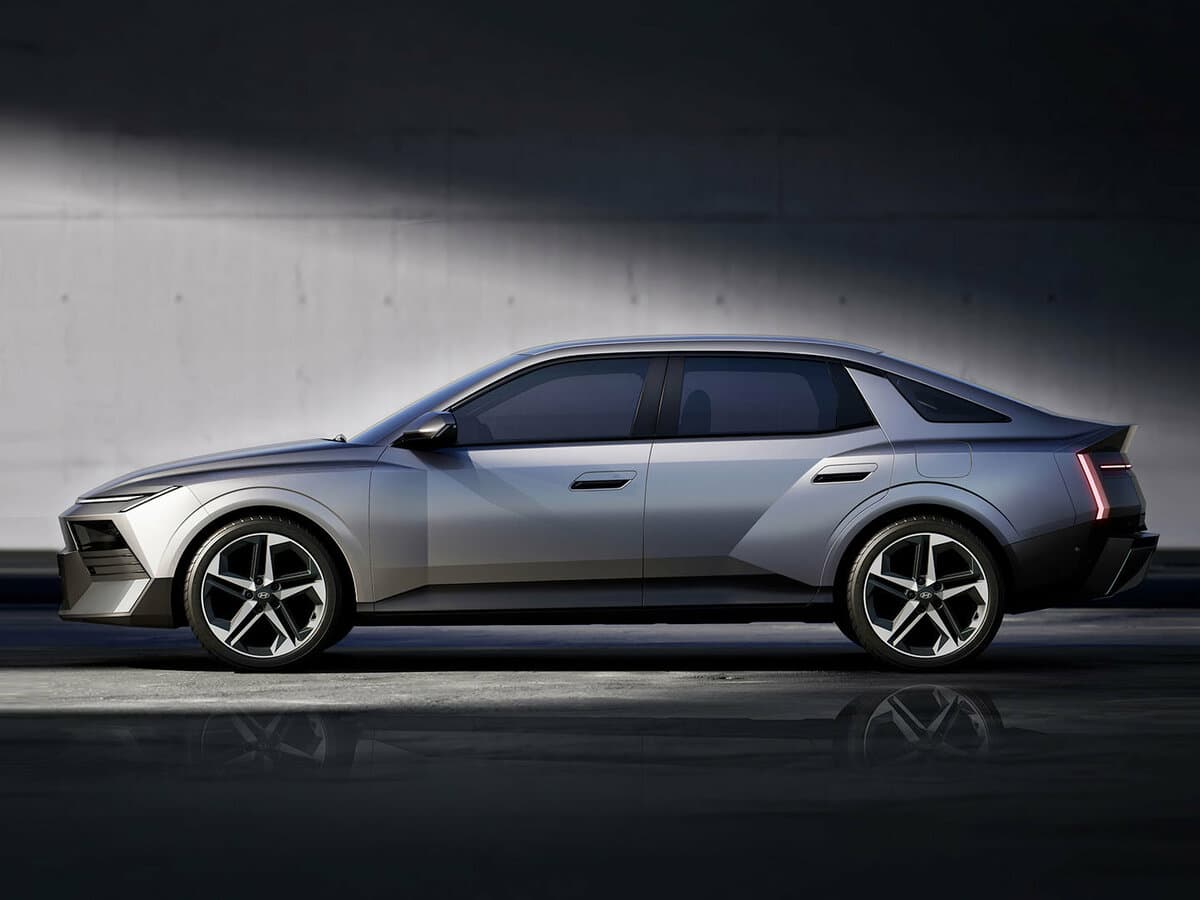 Hyundai Avante VIII — Yandan