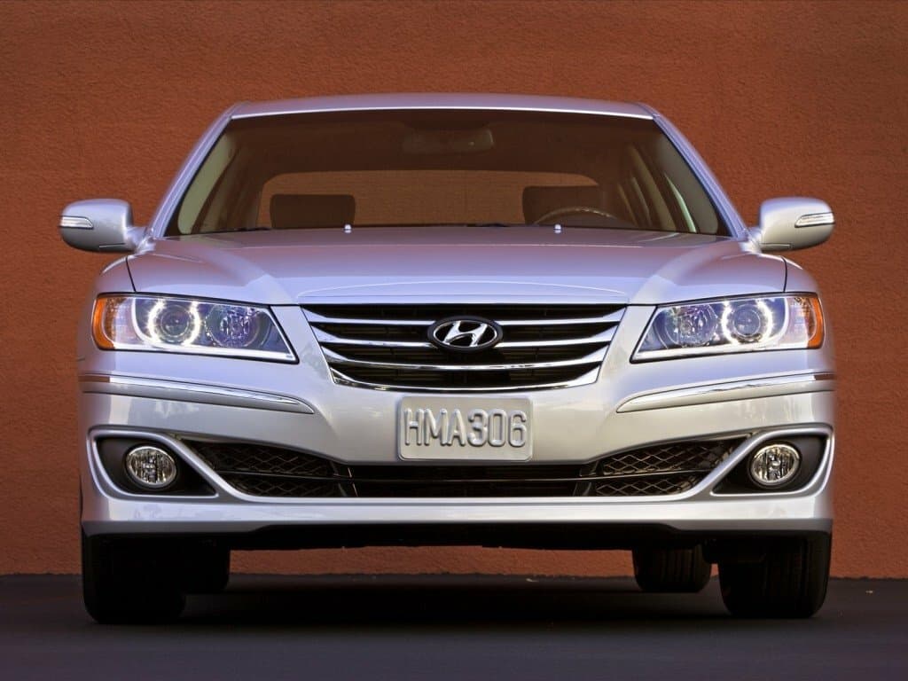 Hyundai Azera I — Öndən