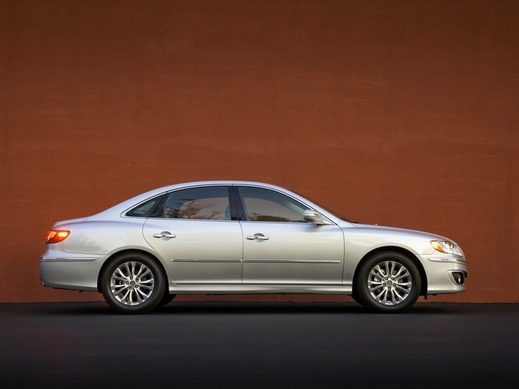 Hyundai Azera I — Yandan