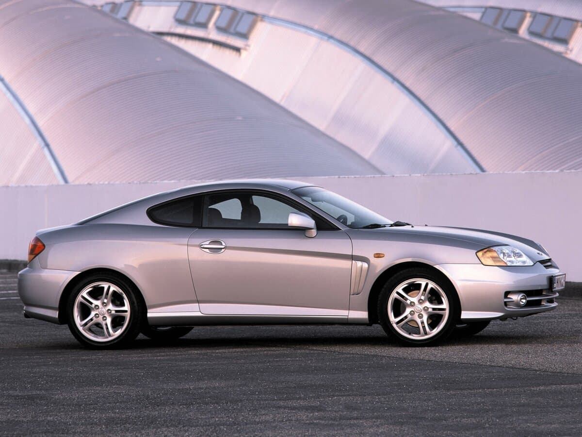 Hyundai Coupe II (GK) — Yandan