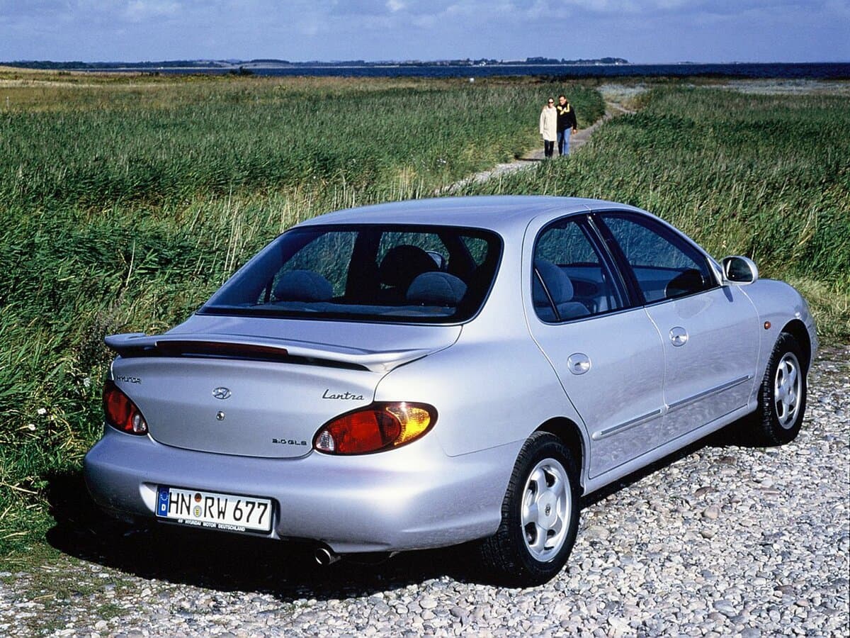 Hyundai Elantra II (J2, J3) — 3/4 arxadan