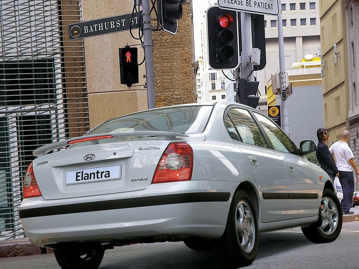 Hyundai Elantra III (XD2) Restayling — 3/4 arxadan