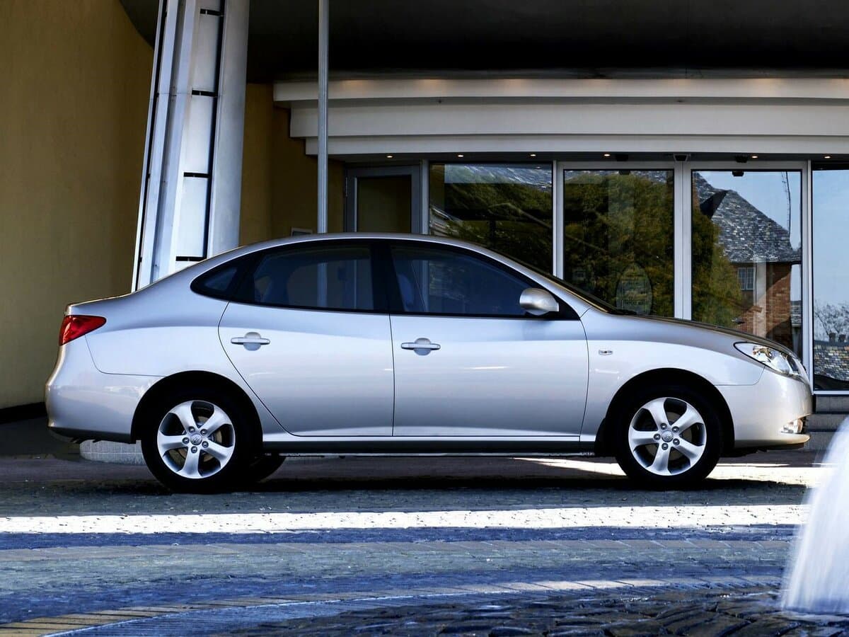 Hyundai Elantra IV (HD) — Yandan