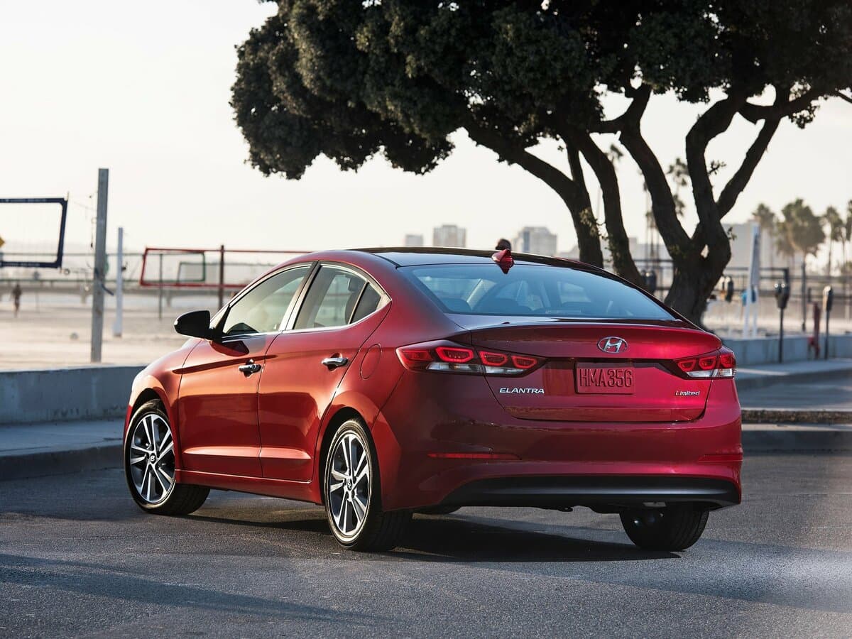 Hyundai Elantra VI (AD) — 3/4 arxadan